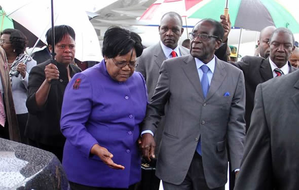 Zimbabwe: Purge au sommet de l’Etat, la vice-présidente et huit ministres limogés