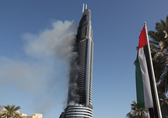 Dubaï: impressionnant incendie près de la plus haute tour du monde