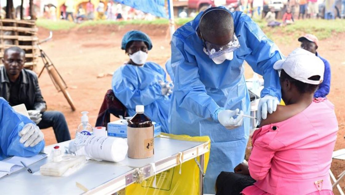 Ebola en RD Congo: le cap de 2 000 morts franchi