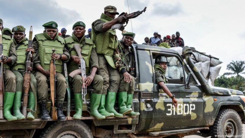 RDC: l’armée nationale congolaise collabore avec des groupes armés pour combattre les rebelles du M23