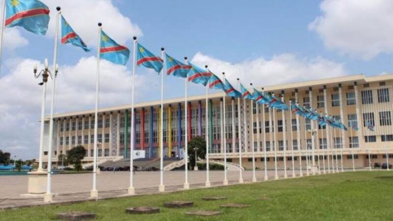 RDC: le parti de Tshisekedi devra négocier pour dégager une majorité à l’Assemblée