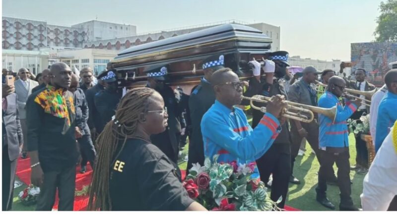 A cause d’une justice malade en RDC, les funérailles de Chérubin Okende ont lieu huit mois après sa mort